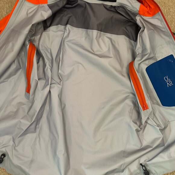 BNWT RARE COLOR FLARE Arc’teryx Alpha AR Jacket Men’s Medium GORE-TEX PRO - Picture 3 of 16